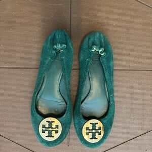 Tory Burch Reva flat in green suede- size 7